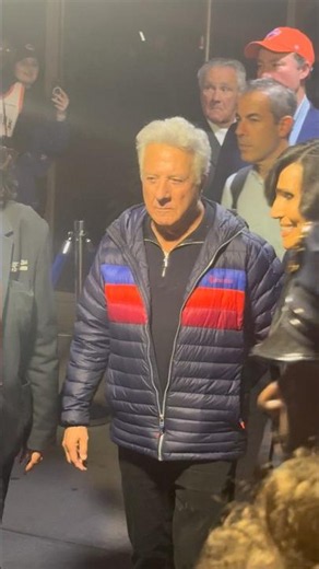 Dustin Hoffman attends GM 2 of Knicks / Cavs #dustinhoffman #nyc #bts #knicks #knicksfans #viral