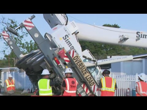 Large crane collapses in Hialeah