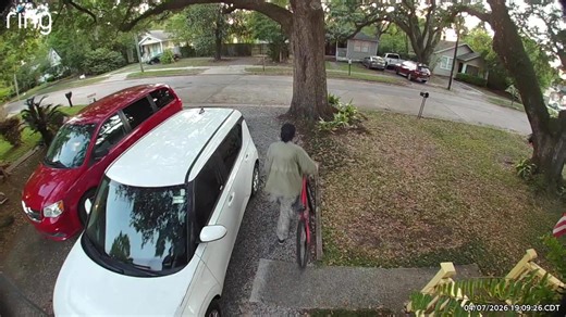 Mobile police ask for public's help in identifying burglary suspect