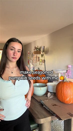 make seasoned pumpkin seeds with me!! 🎃 | Pumpkin Treats