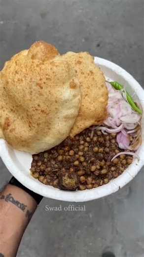 Chacha के मशहूर Chole Bhature 😍 Waiting se मिलते है 😋 | Swad Official