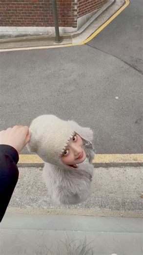 i-dle (아이들) on Instagram: "[📺] 🎄 ꙳·❅* ฅˆ‧⩊‧ˆฅ *❆ ₊⋆🎄 #아이들 #idle #민니 #MINNIE"