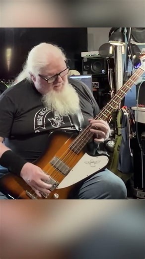 A stupid delaye lick #sweetwater #dothingsyoudontwanttodo #bass