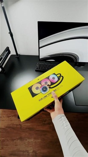 Corsair Icue link Titan 360 RX LCD AIO - 🔗Link in bio | #desksetup #gamingpc #gamingsetup #techtok
