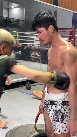 Iron Body building #kunkhmerfighting #boxing