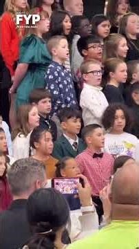 ‘YUNG PROUD KA NA KINAKANTA NA SA IBANG BANSA ANG PINOY CHRISTMAS SONG! KAKILIG! | FYP