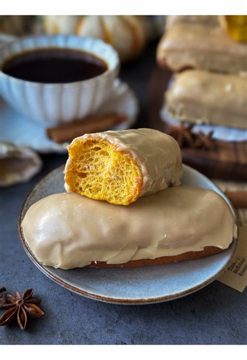SOURDOUGH PUMPKIN MAPLE BARS 🍁🍩 If you love a classic maple bar, you HAVE to try a pumpkin maple bar! Soft, fluffy pumpkin donuts dipped in my brown sugar maple glaze… You can make these 100% sourdough or make them with discard and yeast! Copy and paste the link or click the link in my bio or Google “friend in knead pumpkin bar”⬇️ https://www.friendinknead.com/post/sourdough-pumpkin-maple-bars/ #sourdough #donut #maplebar #pumpkin #fallbaking