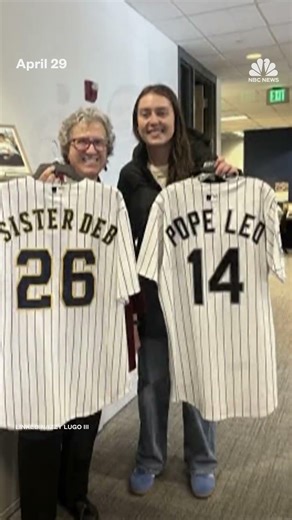 Chicago nun gifts Pope Leo a White Sox jersey