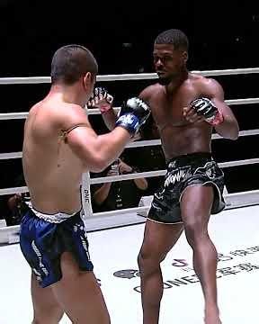 THUNDEROUS Head Kick ⚡ When Pongsiri SHUT DOWN Fabio Reis!