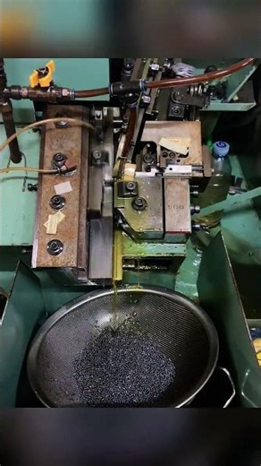Small Screw Thread Rolling Process | Fastener Factory