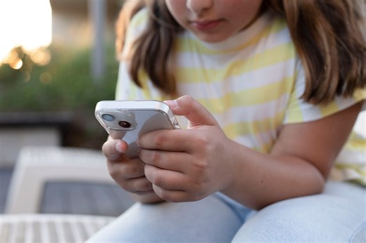 Excessive adolescent screen time linked to memory decline, suicide risk decades later