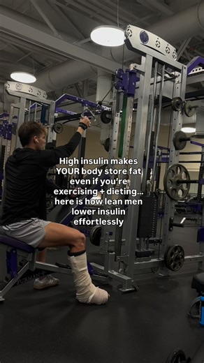 Beck Dean | The Busy Dad Coach on Instagram: "High insulin makes YOUR body store fat — even if you’re exercising & dieting. Here’s how lean men lower insulin effortlessly 👇 This is where a lot of people get stuck. They’re training hard. They’re “eating healthy.” Calories look reasonable. But fat loss stalls. Why? Chronically elevated insulin. Insulin isn’t bad — it’s essential. But when it’s high all day, your body struggles to access stored fat. Here’s how lean men keep insulin under control w