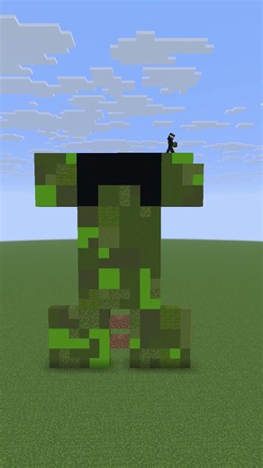 Drawing a Giant Creeper! 😱 #minecraft