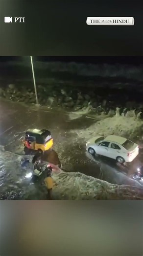 Chennai: Sea surges onto Ennore Expressway, hits commuters and vehicles
