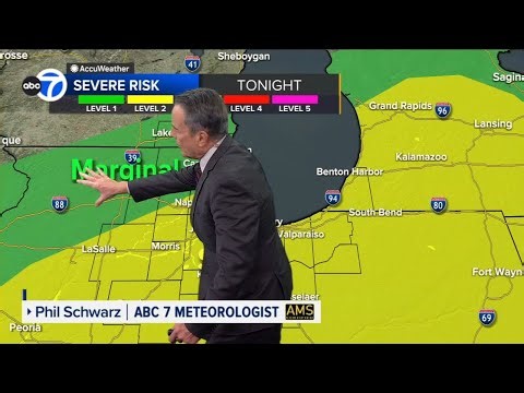 Thunderstorms, damaging wind, accumulating snow could hit Chicago area this weekend