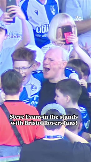 Steve Evans celebrates from the stands with Bristol Rovers supporters! 😅The Scot left his dugout to join home supporters in the stands to witness his side score a fourth in the West Country derby@Official_BRFC | @EFL