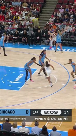 Caitlin Clark Finds Kelsey Mitchell on the Inbound 💨
