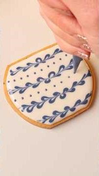 Wet on wet royal icing cookie decorating #cookies #royalicingcookies #art