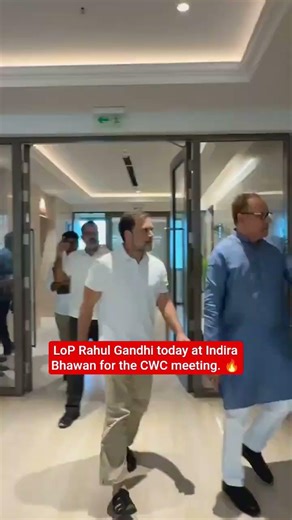 LoP Rahul Gandhi today at Indira Bhawan for the CWC meeting. 🔥 #viralvideo l #rahulgandhi