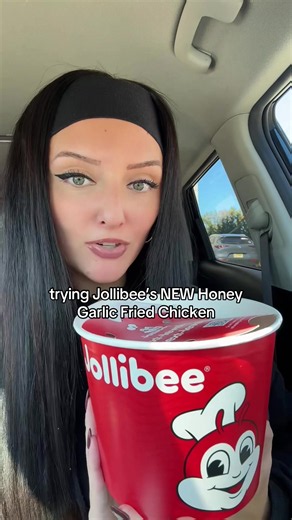 #ad OBSESSED with this Honey Garlic Fried Chicken! @Jollibee USA #BeeSaucy #JollibeeHoneyGarlic