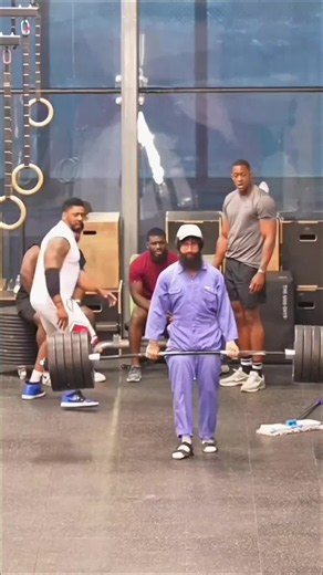 #budybulding #gymprank #anatolyprank #gym #prank