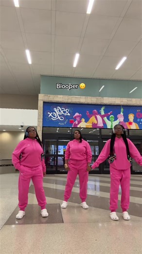 👩🏽👯‍♀️👯‍♀️ (@mamaandherdaughters)’s video of bloopers