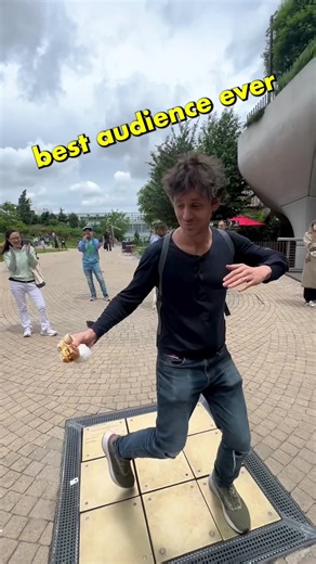 My favorite New Years tradition: fly to NY and play Auld Lang Syne on this strange instrument…HAPPY NEW YEAR! 🥳 #2026 #auldlangsyne #nye