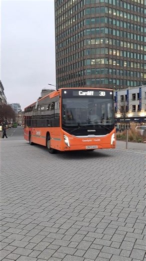 Cardiff Bus 702 on the 30 to Cardiff #cardiffbus #buses