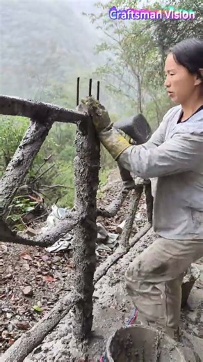 Hand-shaping construction technique for cement outdoor imitation vine railings