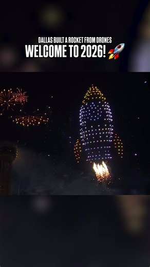 ✨🚀 Dallas just raised the bar! From Reunion Tower to the skies, the Coast-to-Coast Countdown 2026 lit up the night with a jaw-dropping combo of fireworks and drones. This rocket ship made of drones didn’t just rotate: it launched vibes and spit fireworks like a cosmic celebration. 🌌🔥 Vegas, you’re up soon. Think you can top this? 👀 #Coast2CoastNYE