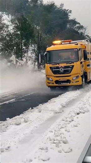 Removal process of snow from roads using turbojet jets