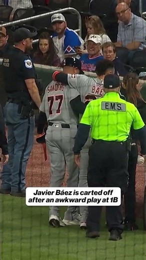 Javier Báez exited the game after an apparent injury 😲 #baseball