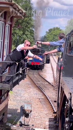 How Vintage Trains Exchange Right Of Way 🚂