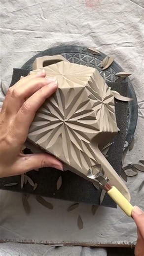 How to carve a teapot ❤️ ••• Follow @pinpottery for more!