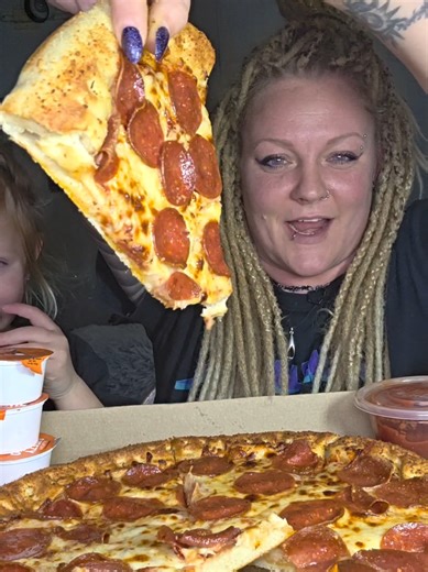 Pizza Night 🍕 Happy New Year 🥳 #eatingasmr #eatingsounds #Mukbang #littlecaesars #pizza