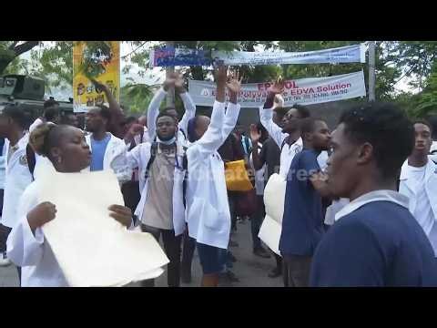 Medical students in Haiti march to demand the reopening of main public hospital