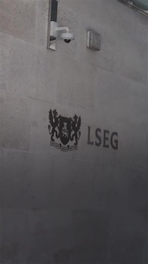 London’s FTSE 100 tops milestone 10,000 mark after new year rally