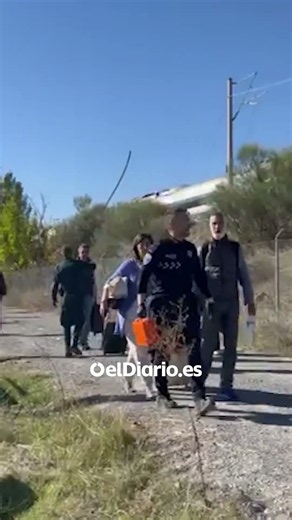 Vecinos de los alrededores de Urda se acercan a ayudar a las víctimas del accidente de tren