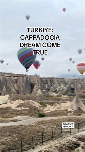 A memory I will carry forever 🎈🇹🇷 Hot air balloon in Cappadocia, Türkiye - truly breathtaking and overwhelming. I felt so blessed to be up there. #Türkiye #Cappadocia #hotairballoon #traveltok #fyp