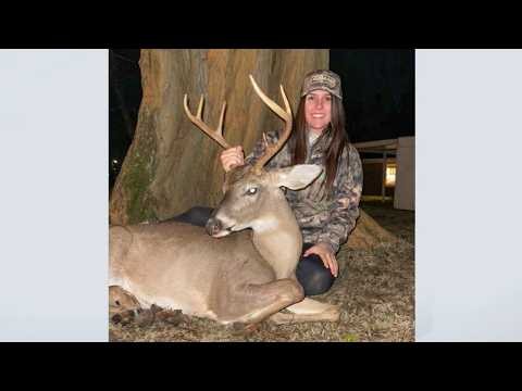 Ella Langley dragged online over resurfaced hunting pics