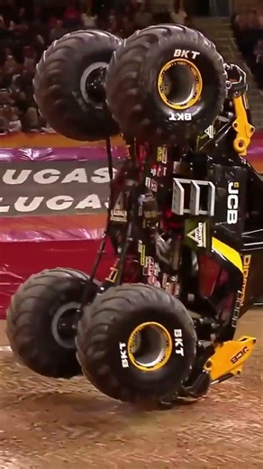 So close 🤏 @tonyochsblackops #MonsterJam #MonsterTrucks #Charlotte