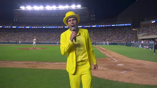 This is awesome: The legendary Bill Belichick coached for the Savannah Bananas baseball team last night. He received a standing ovation from 50,000+ fans at UNC.What a special moment captured 🔥👏
