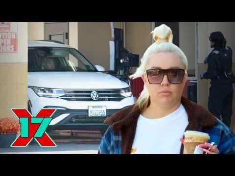 Amanda Bynes Stays Responsible With Pit Stop For A Routine Oil Change In Hollywood