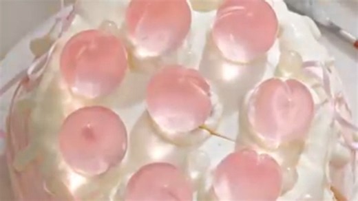 This Crystal Peach Cake Is Too Satisfying To Eat! ✨