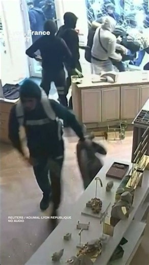 Jewelry store looted during France protests
