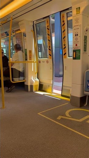 Transperth B-Series Set 94 doors closing