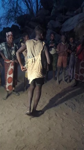 Ehee Akanabe dance by Bigmapochopocho – African culture viral clip