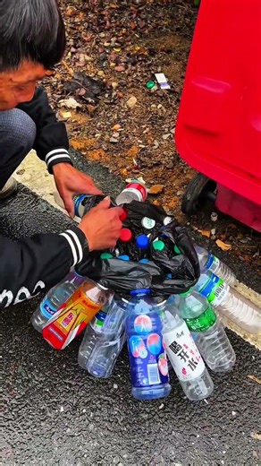 This Bottle Will Never Sink… Until You Try This Trick 😱