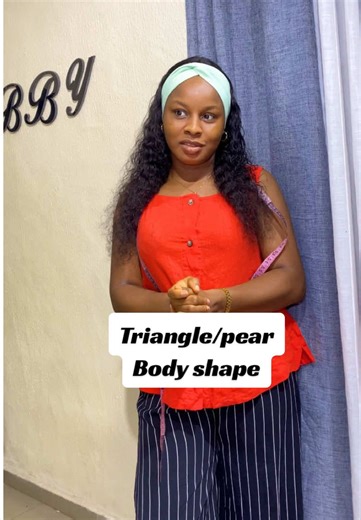How to know if you have a pear/triangle body shape and how to dress accordingly. Also let me know what we should call this series in the comments #bodyshape #tiktokfashion #fashion #fashiontiktok #tiktokfypシ
