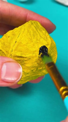 Make a Realistic Bee from Cardboard! 🐝 DIY Paper Crafts